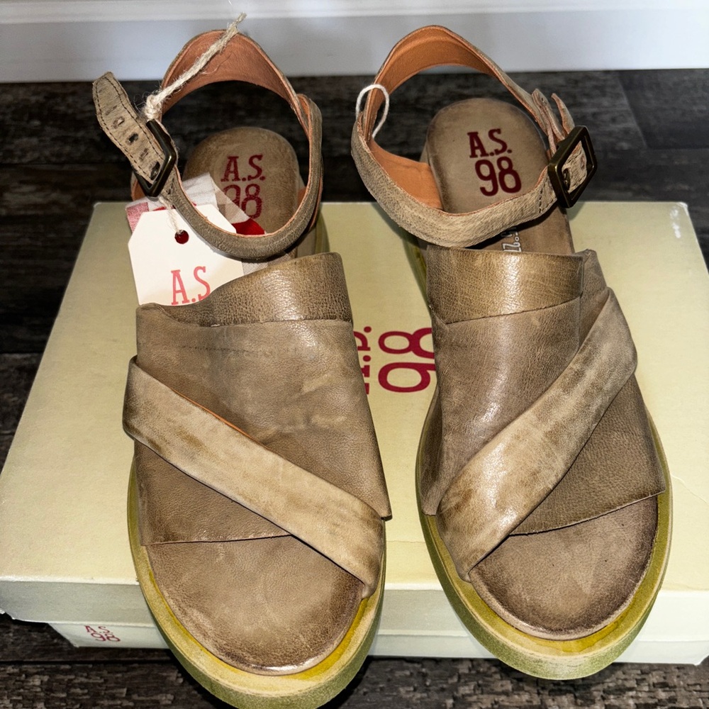SOLD ‼️A.S.98 Olive Sandals
